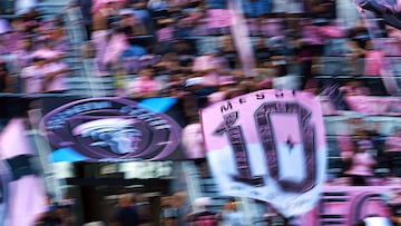 FORT LAUDERDALE, FLORIDA - JULY 21: Fans wave flags in the stands prior to the Leagues Cup 2023 match between Cruz Azul and Inter Miami CF at DRV PNK Stadium on July 21, 2023 in Fort Lauderdale, Florida.   Hector Vivas/Getty Images/AFP (Photo by Hector Vivas / GETTY IMAGES NORTH AMERICA / Getty Images via AFP)